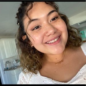 Meet your Posher, Iris